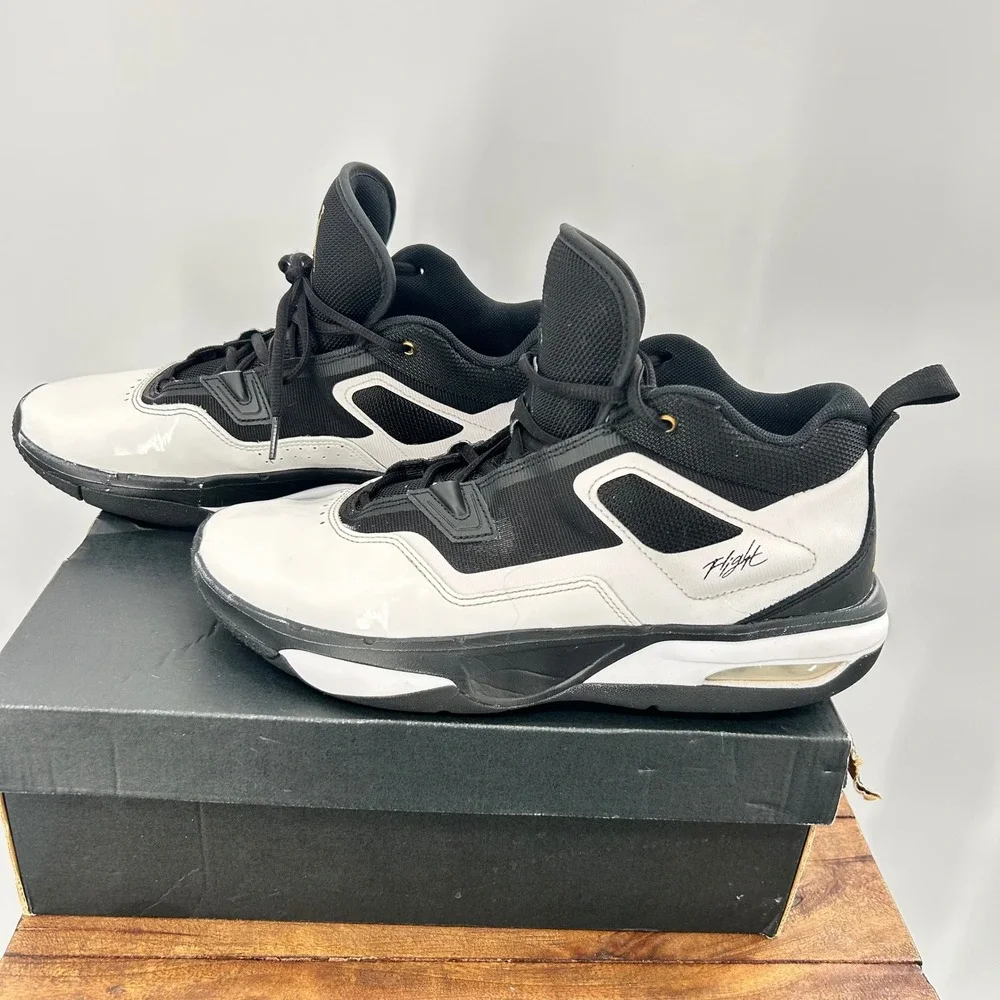 Jordan Max Aura 5 Mens Basketball Shoes Black White Gold DZ4353-101